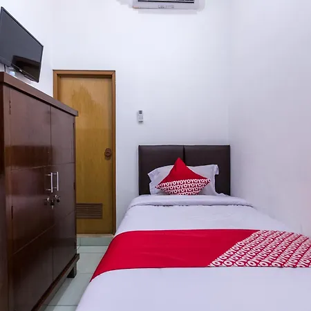 OYO 1082 Kost Arie 1 Near RSIP Persahabatan-2
